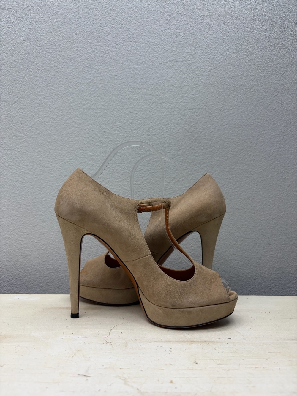 Gucci Brown Suede T-Strap Platform Peep Toe Heels 37.5 - Picture 2 of 8